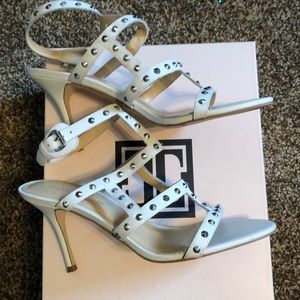 Ivanka Trumps Gemina heels size 9
